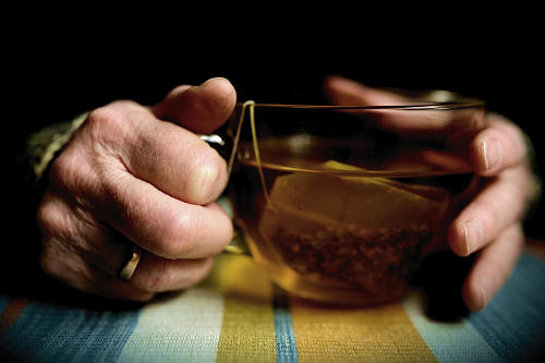 如何選擇老人看護(hù)監(jiān)視器？